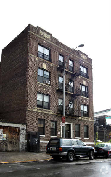 Photo - 557 Franklin Ave Apartments