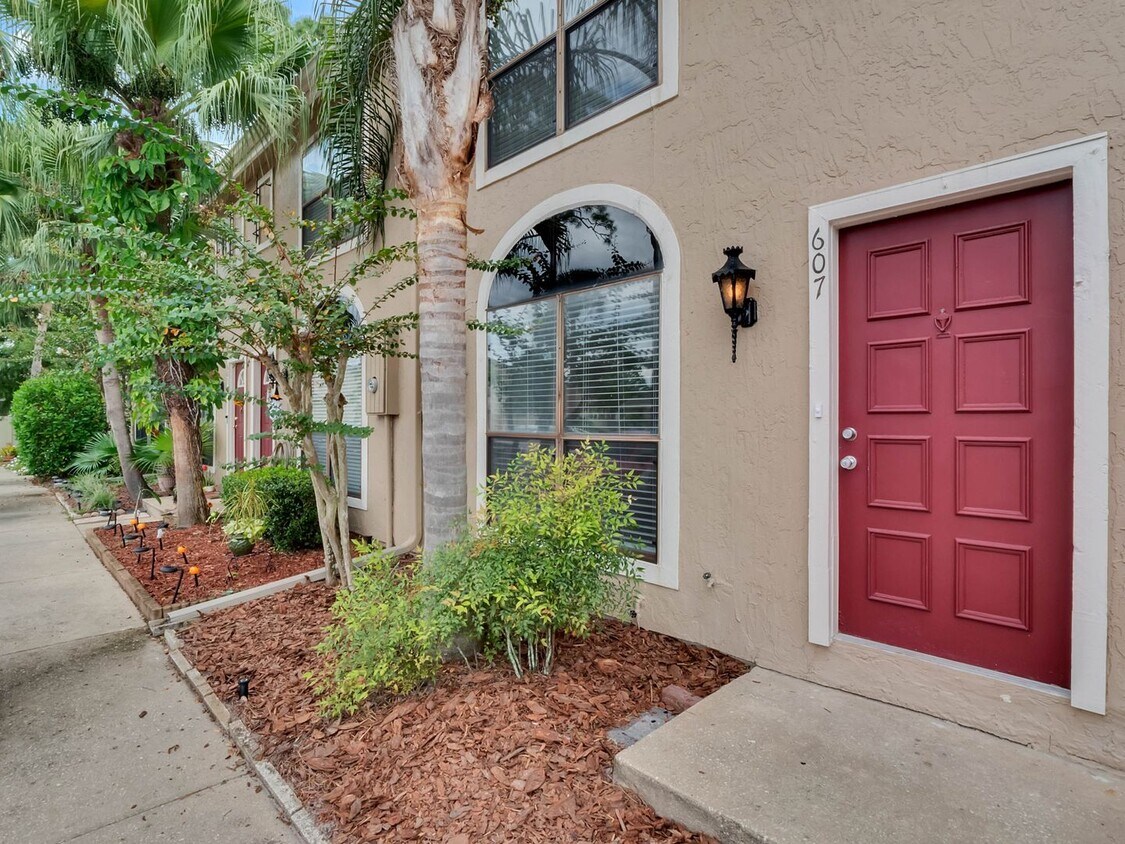 Newly Renovated 2/2.5 Townhome in Winter S... - Newly Renovated 2/2.5 Townhome in Winter S...
