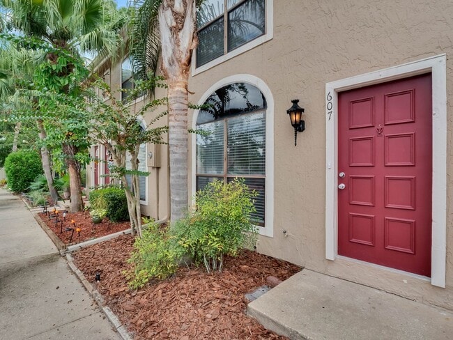 Newly Renovated 2/2.5 Townhome in Winter S... - Newly Renovated 2/2.5 Townhome in Winter S...