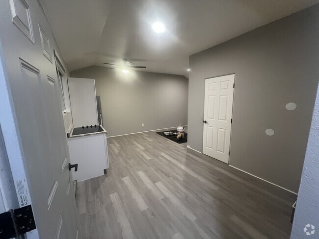 Building Photo - 535 N Orange Ave Rental