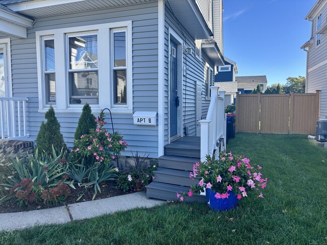 Photo - 39 Cove Ave Unidad B