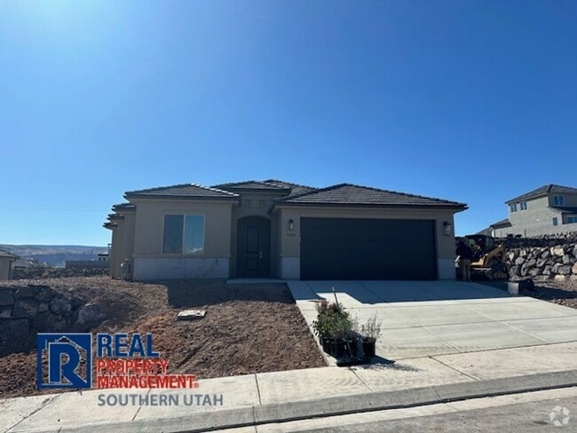 Building Photo - Large Home in Firerock