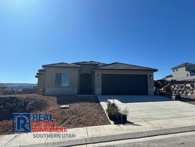 Building Photo - Large Home in Firerock