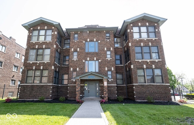 Building Photo - 3707 N Meridian St Unit 2b