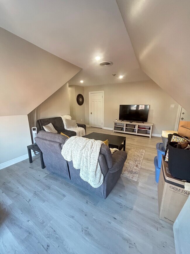 Photo - Spacious 1 Bed in Durand Unit 301