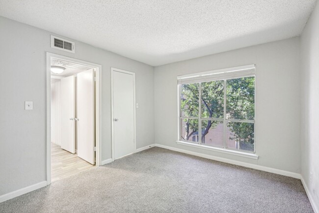 Photo - Hollyhills Apartments
