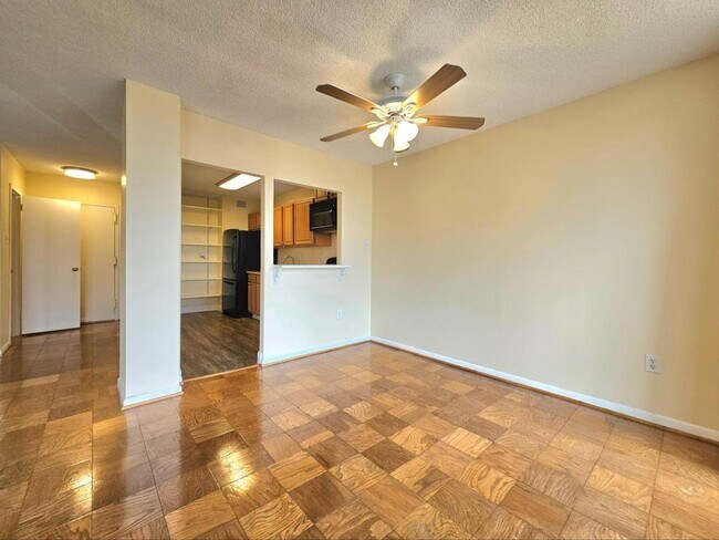 Photo - 2059 Huntington Ave