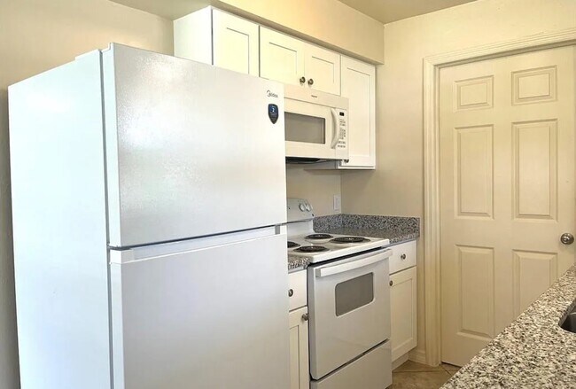 Photo - 2656 Lime St
