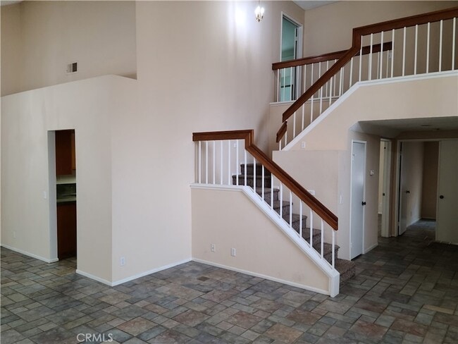 998 Ashford Cir