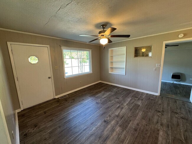 Photo - 2 Bed, 1 Bath House in Dresden!