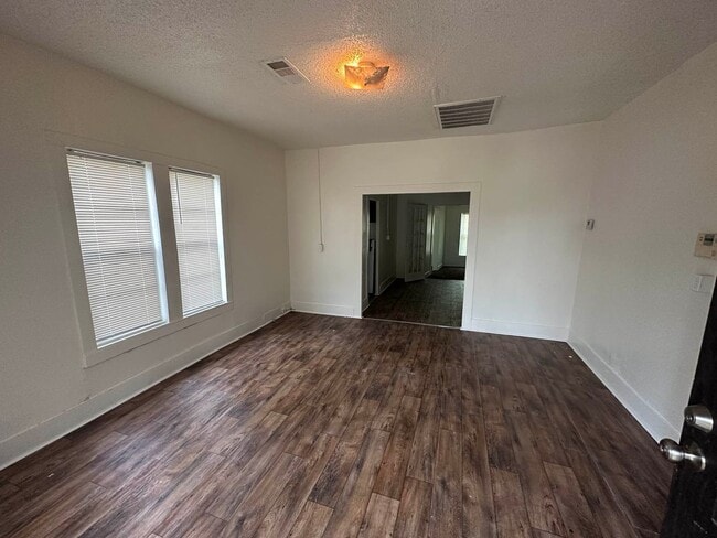 3 bed 1 bath single family home - 3 bed 1 bath single family home