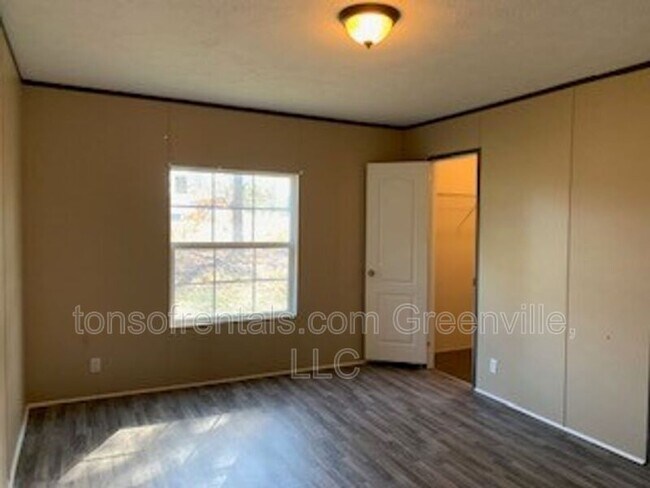 Photo - 717 Broadway School Rd