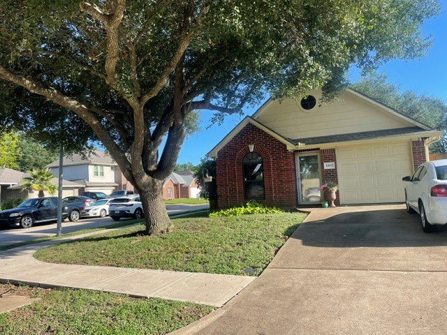 Photo - 1102 Camelot Ln