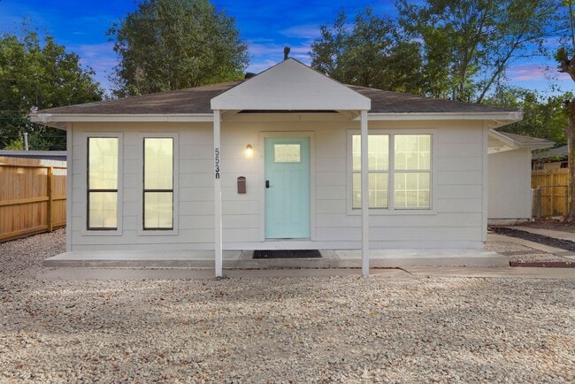 Photo - BEAUTIFUL HOME IN HOUSTON. MOVE IN READY!.