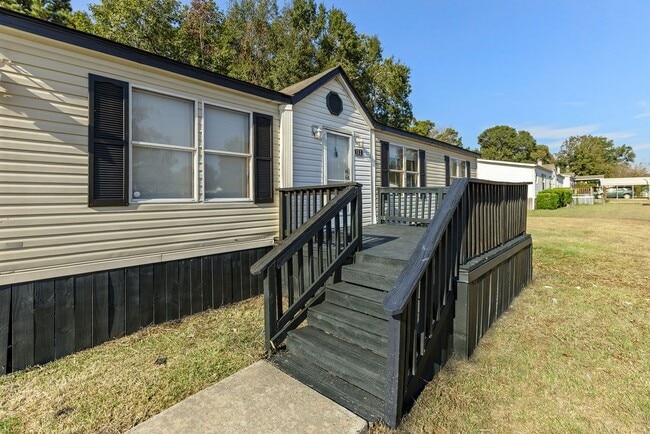 Photo - 182 Carmen Blvd