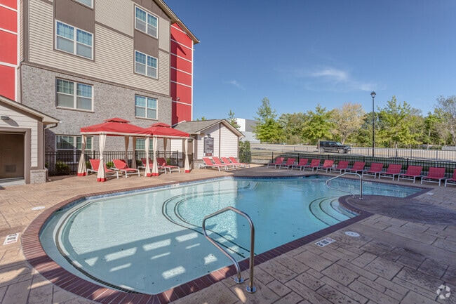 Pool - Champions Club | Student Housing