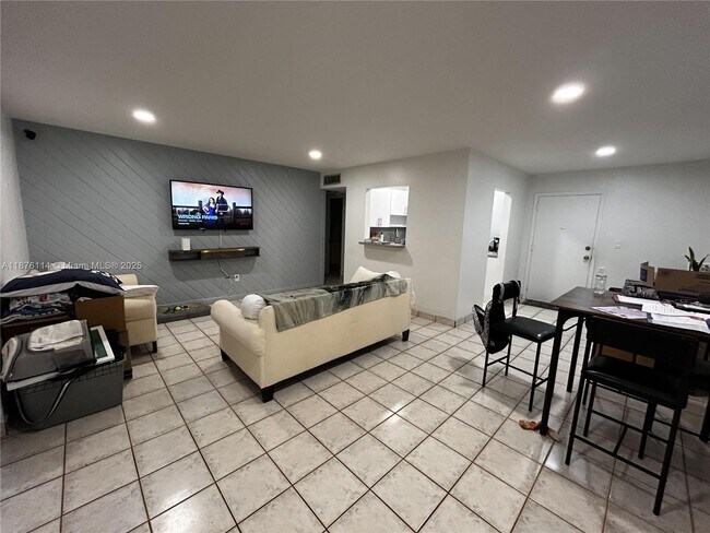 Photo - 10393 N Kendall Dr Unit U4