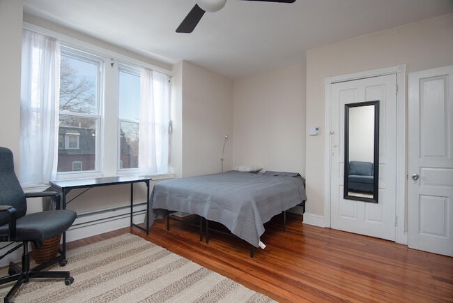 Photo - 4504 Regent St