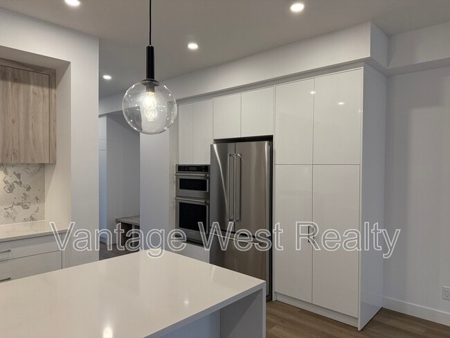 Photo - 512-2735 Shannon Lake Rd