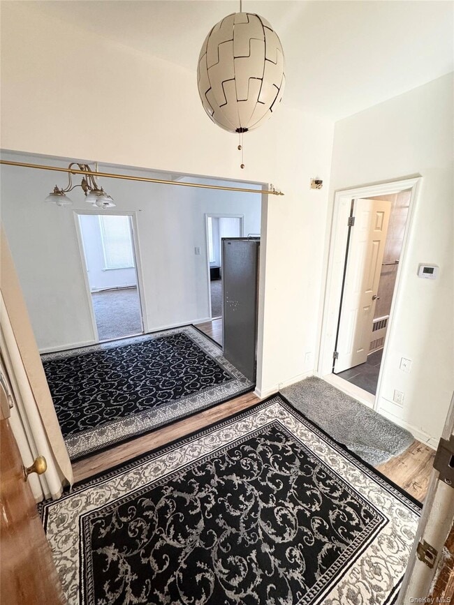 Building Photo - 18 Bay 22nd St Unit 2FL