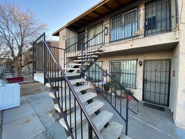 Building Photo - 625 N 12th St. Unit 1