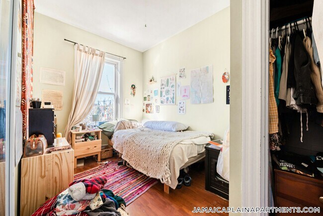 394 Centre St Unit 2
