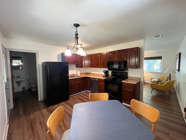 Photo - 5756 Kendon St