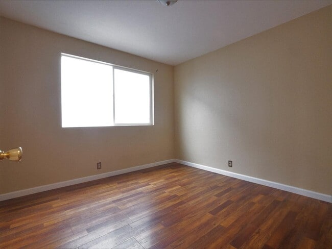 Photo - 1215 Skyline Dr