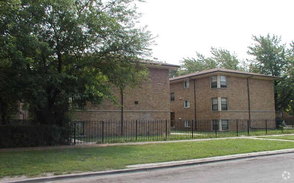 Photo - 5665-5674 W Fulton St Apartments