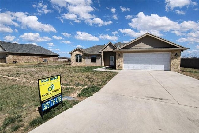 Photo - Charming 4 bedroom, 2 bath home AVAILABLE NOW!