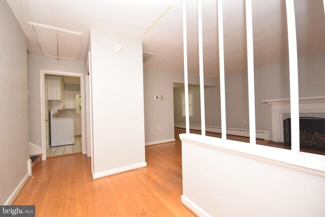 Photo - 204 W Locust St