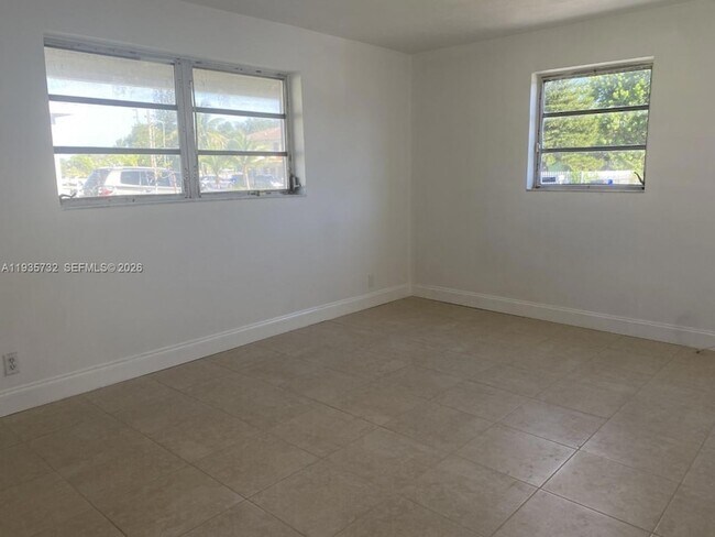 Photo - 5904 SW 27th St Unidad S