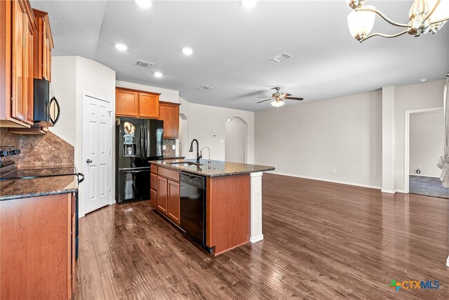 Photo - 950 Hobby Rd