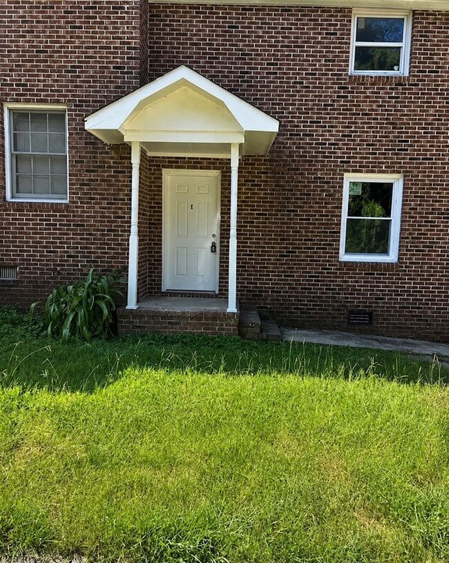 Building Photo - 1118 Clinton Rd
