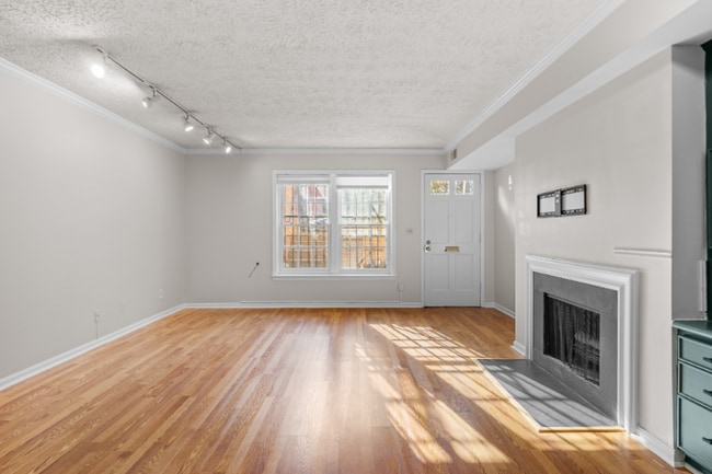 Photo - 1957 1/2 Calvert St NW