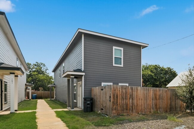 Building Photo - 7226 Briar Pl