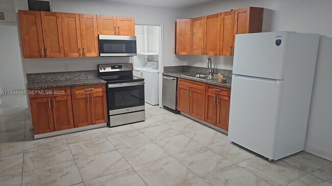 Building Photo - 5615 NW 27th Ct Unit 5615