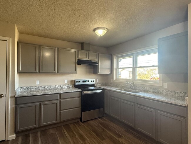 Photo - 2416 Haskell St