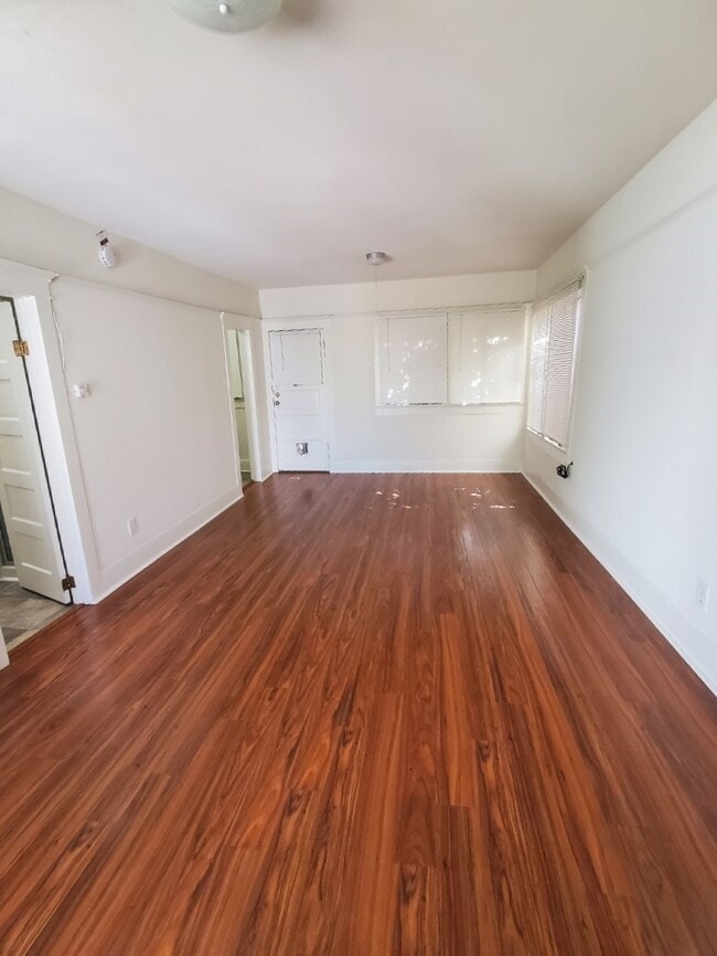 living - 947 E 2nd St Unit 949