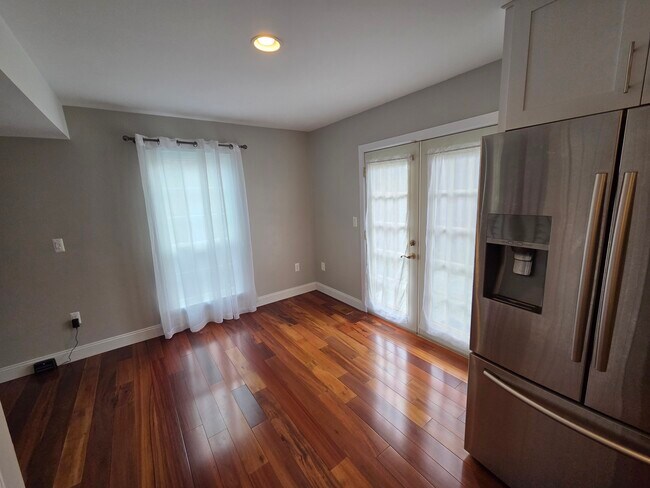 Photo - 115 Waltham Ct