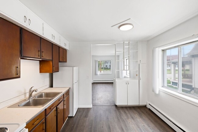 Photo - Colonial Manor (GL62,LLC)