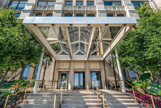Building Photo - 680 N Lake Shore Dr Unit 1212