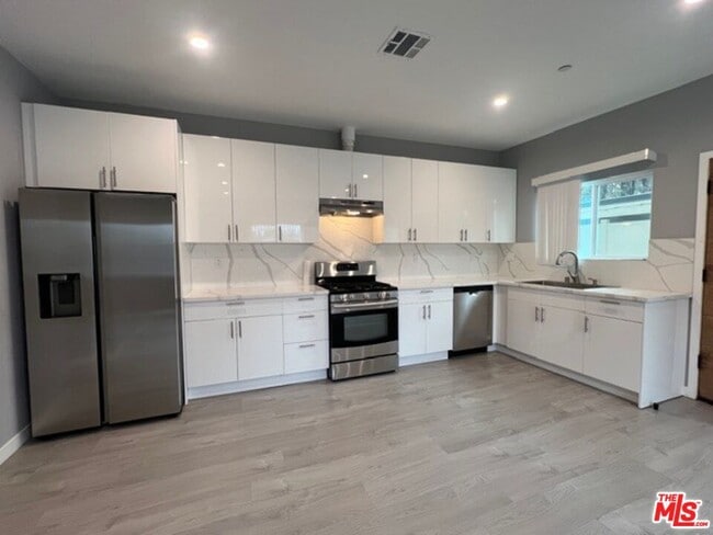 Photo - 6833 Lubao Ave