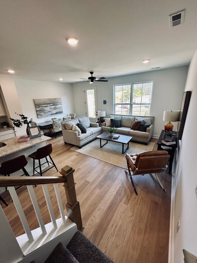 Photo - ONE-MONTH FREE RENT Move-Incentitive!!! 3 ...