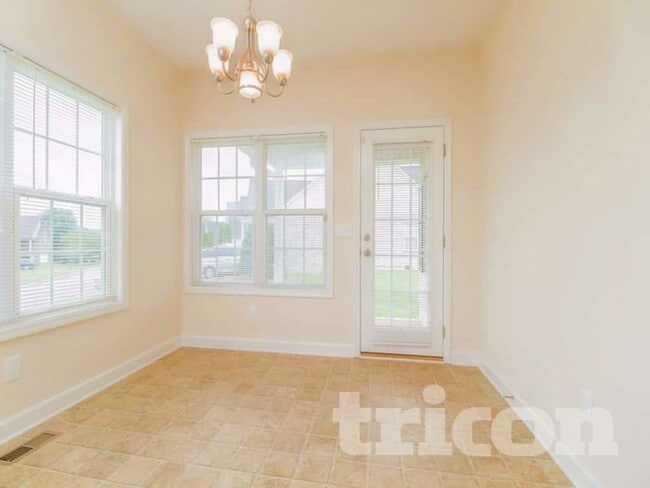 Photo - 1015 Golf View Way