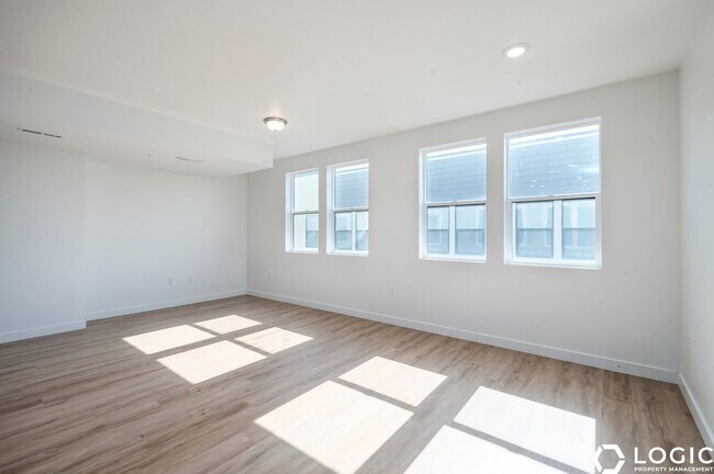 754 W Blue Magic Ln Unit 303