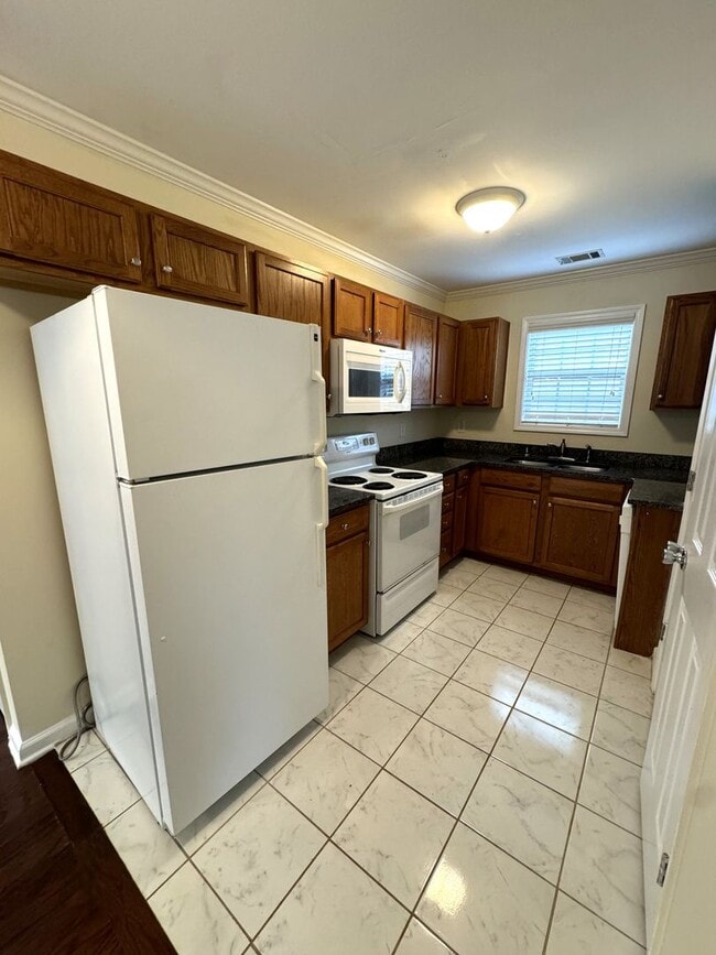 Photo - 5br House off S. Milledge FOR RENT