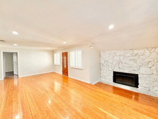 Building Photo - 110 Catalina St Unit 1 Rental