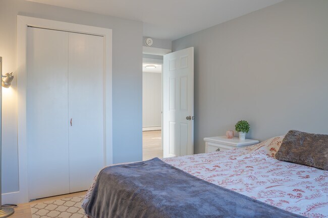 Photo - 36 Simcoe Pl