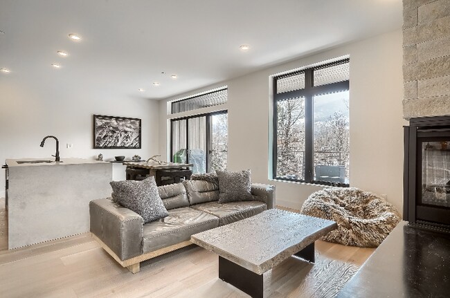 Photo - 930 Blue River Pkwy